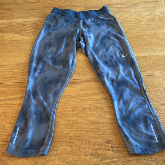 Nike Women’s Capris - Picture 8 of 9